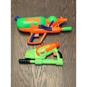 2 Vintage 2001 LARAMI Super Soaker Max-D 3000 & 5000 Pump Action Water Guns
